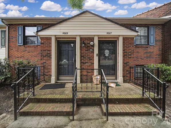 11005 Hunter Trail Ln, Charlotte, NC 28226