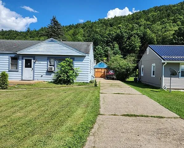 260 Meadow Rd — Photo 2
