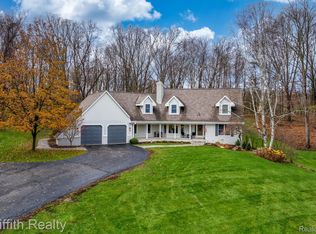 5476 Mystic Lake Dr, Brighton, MI