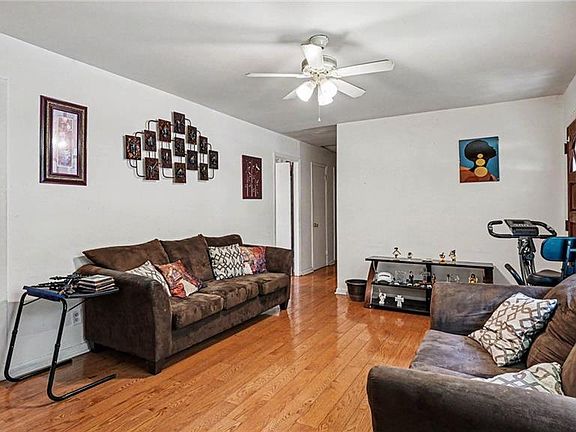 5th image of 2210 Fawn St