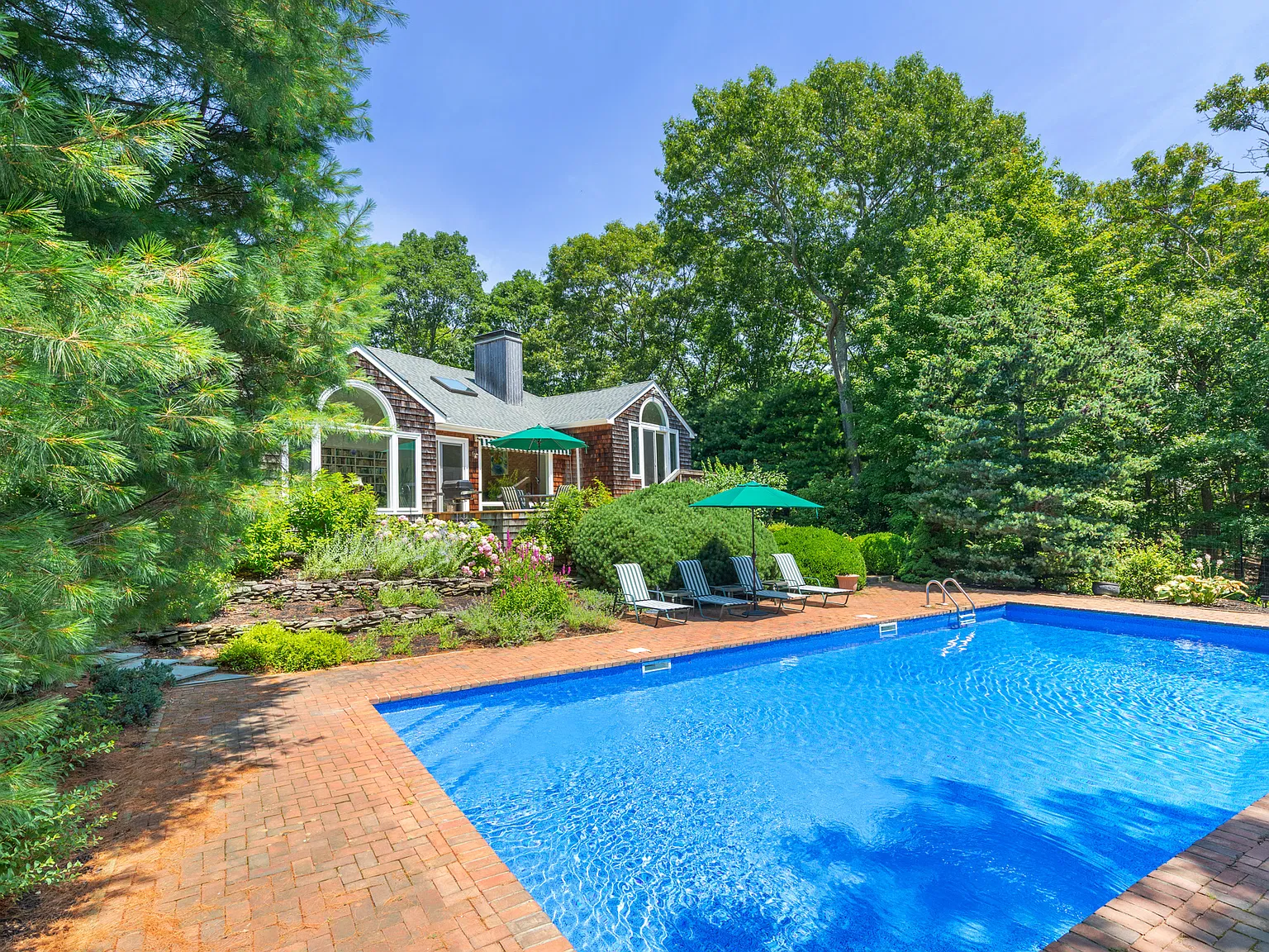 East Hampton Home Close to Bay and Ocean Beaches! — Photo 2