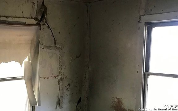 3rd image of 419 Lincolnshire Dr