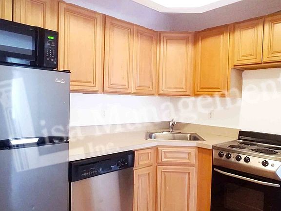 2nd image of 144 Bleecker St #34
