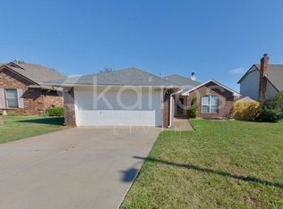 1129 NE 8th St, Moore, OK 73160