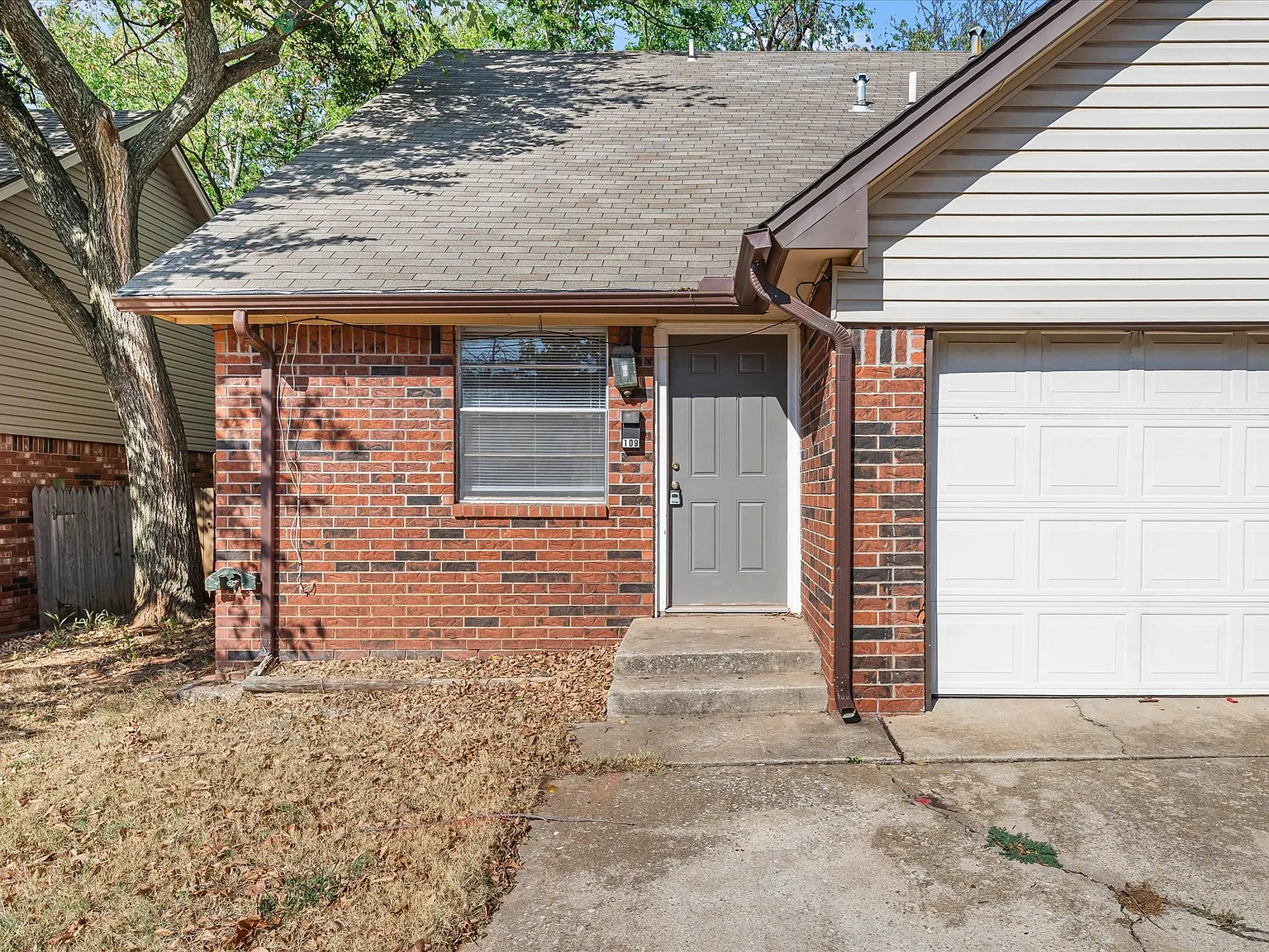 2 bed, 1.5 bath, $1,200 — Photo 2