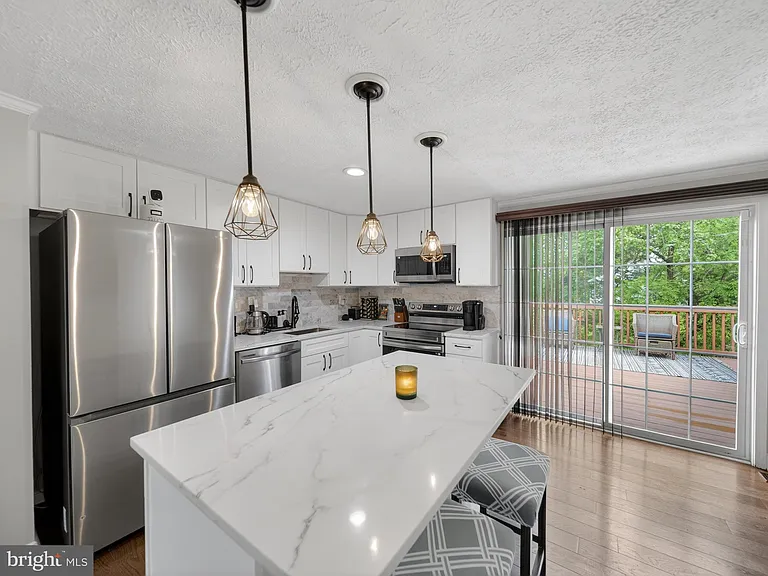 3806 Candlelight Ct — Photo 11