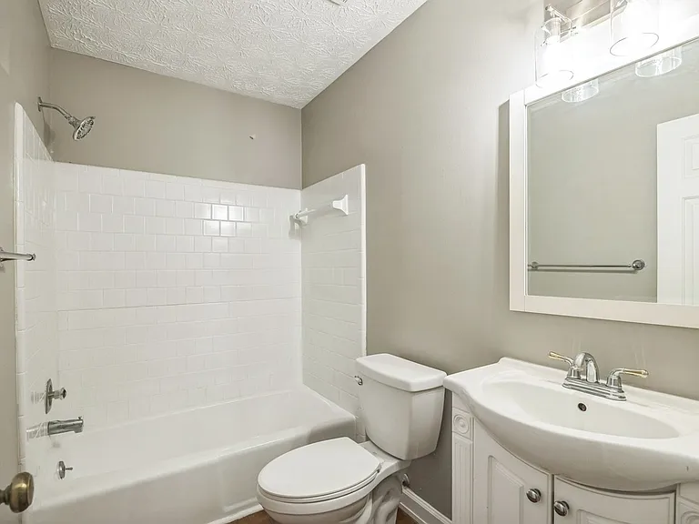 240 Brandenburgh Cir — Photo 23