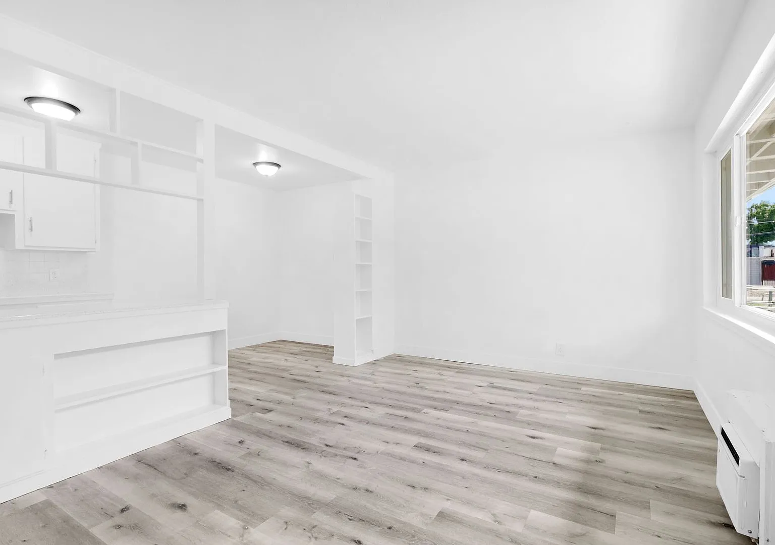 Country Club Apartments — Photo 3