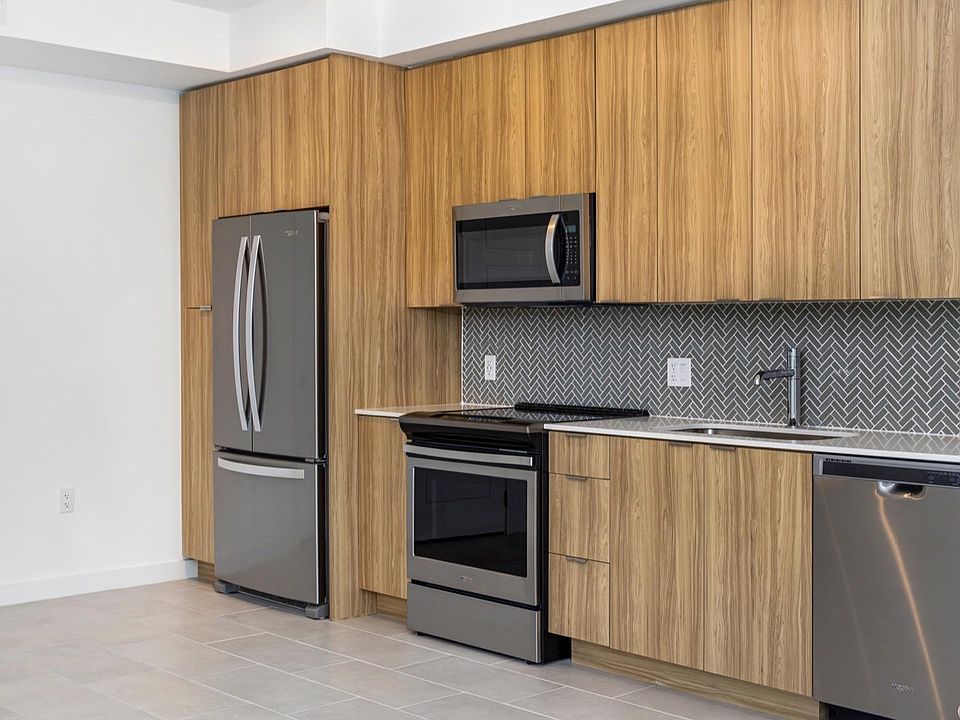 1st image of 2160 N Bayshore Dr #2D1