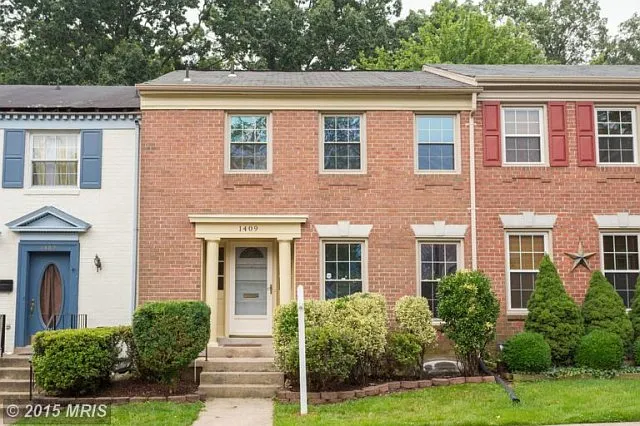 1409 Admiral Dr photo 1
