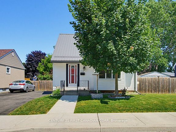 3rd image of 3 Parkside Dr