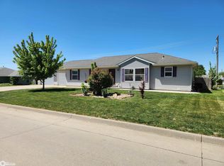 1307 Country Club Dr, Tama, IA 52339