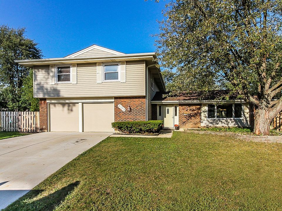 1st image of 407 Courtland Ct