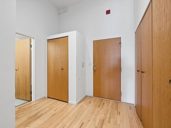 2nd image of 3151 N Lincoln Ave APT 304