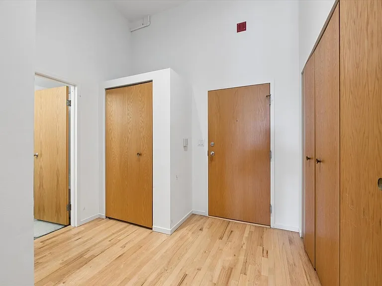 3151 N Lincoln Ave #304 — Photo 2