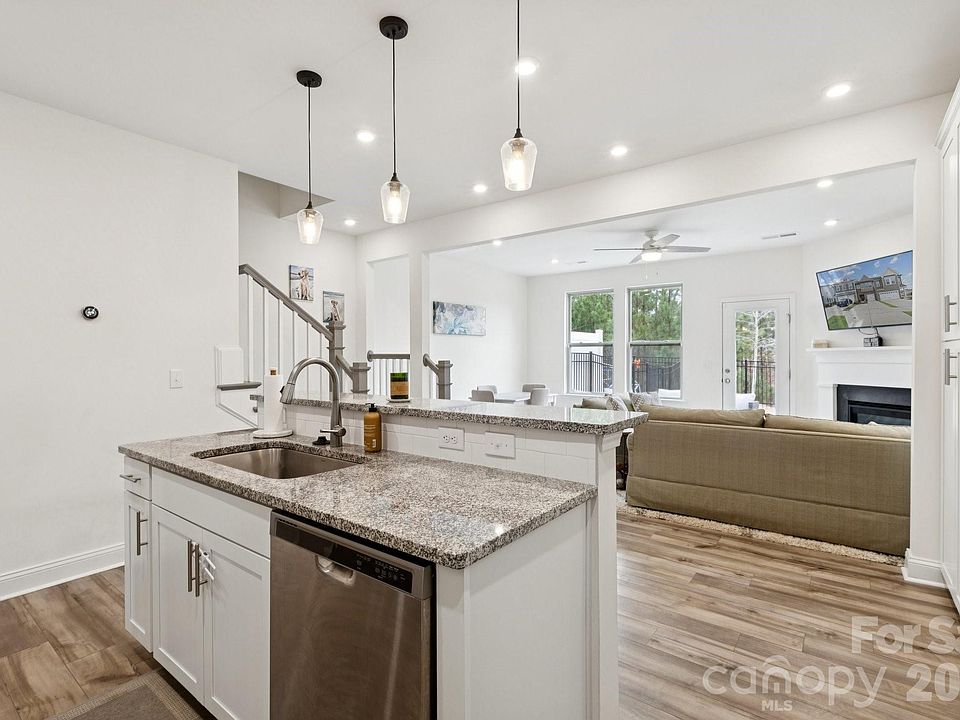 1st image of 2081 Suttonview Rd