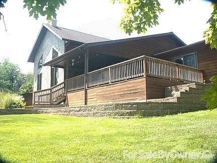 Front deck with retaining wall