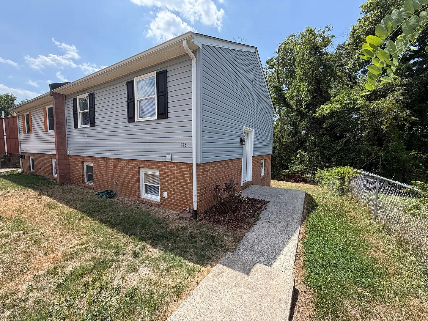 813 Ridge Street - Signing Special - Pet Friendly Home On A Secluded Lot! — Photo 3