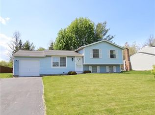 61 Wayfaring Ln, Rochester, NY 14612