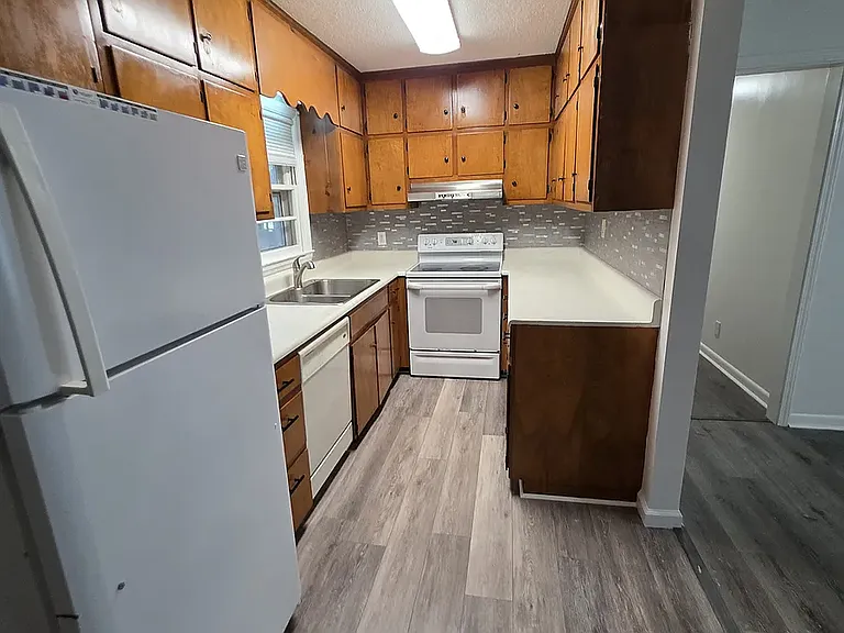 909 Bonny Cir — Photo 14