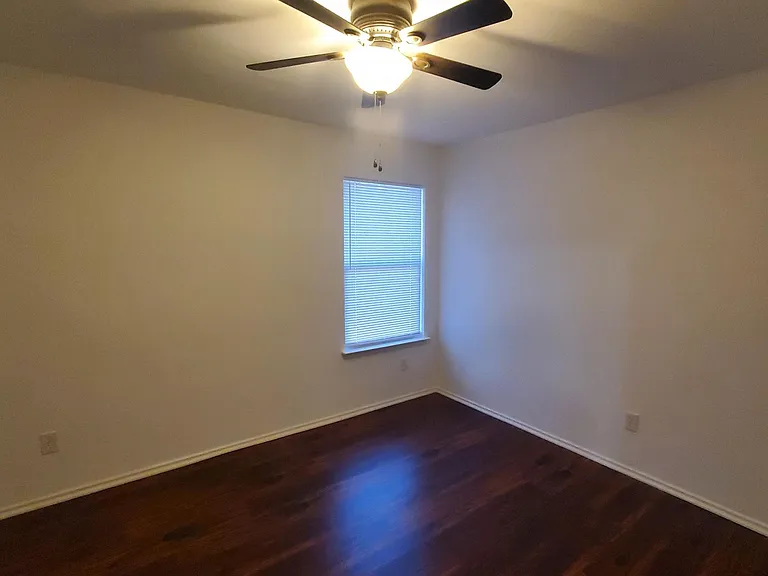 109 Southwestern Dr — Photo 6