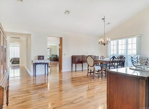 4th image of 193 Canterbury Ln