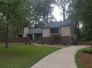 1 Oakcliffe Ct, Greensboro, NC 27406