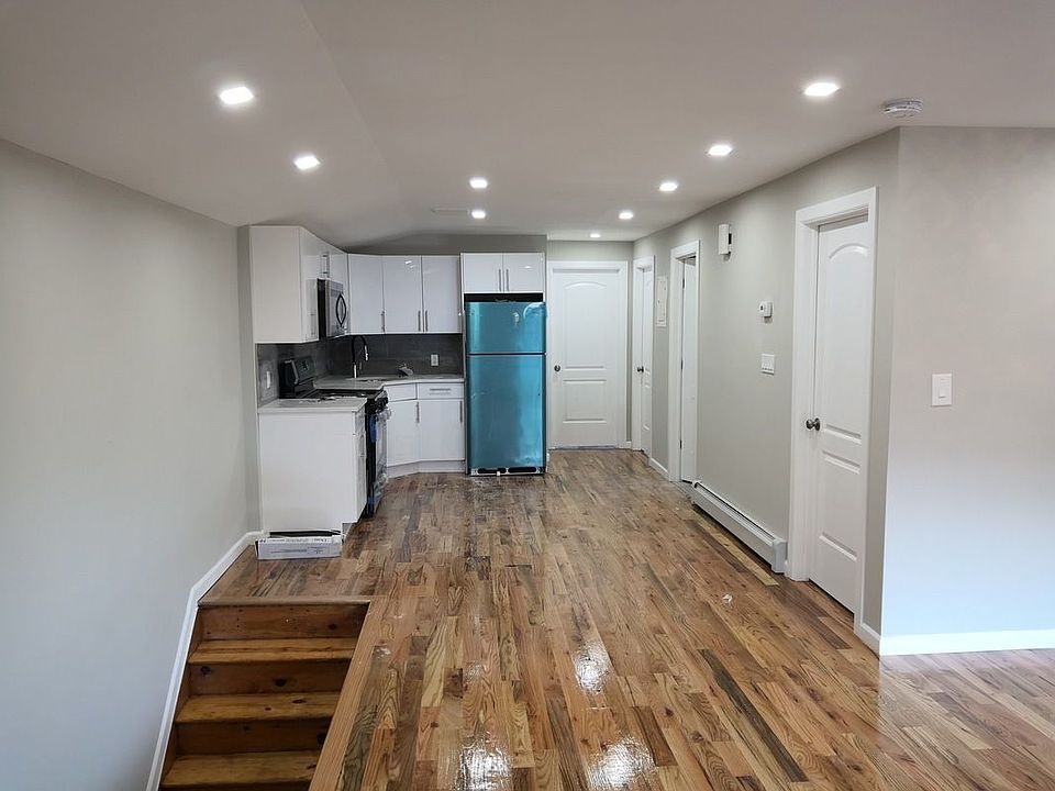 1st image of 15905 116th Ave