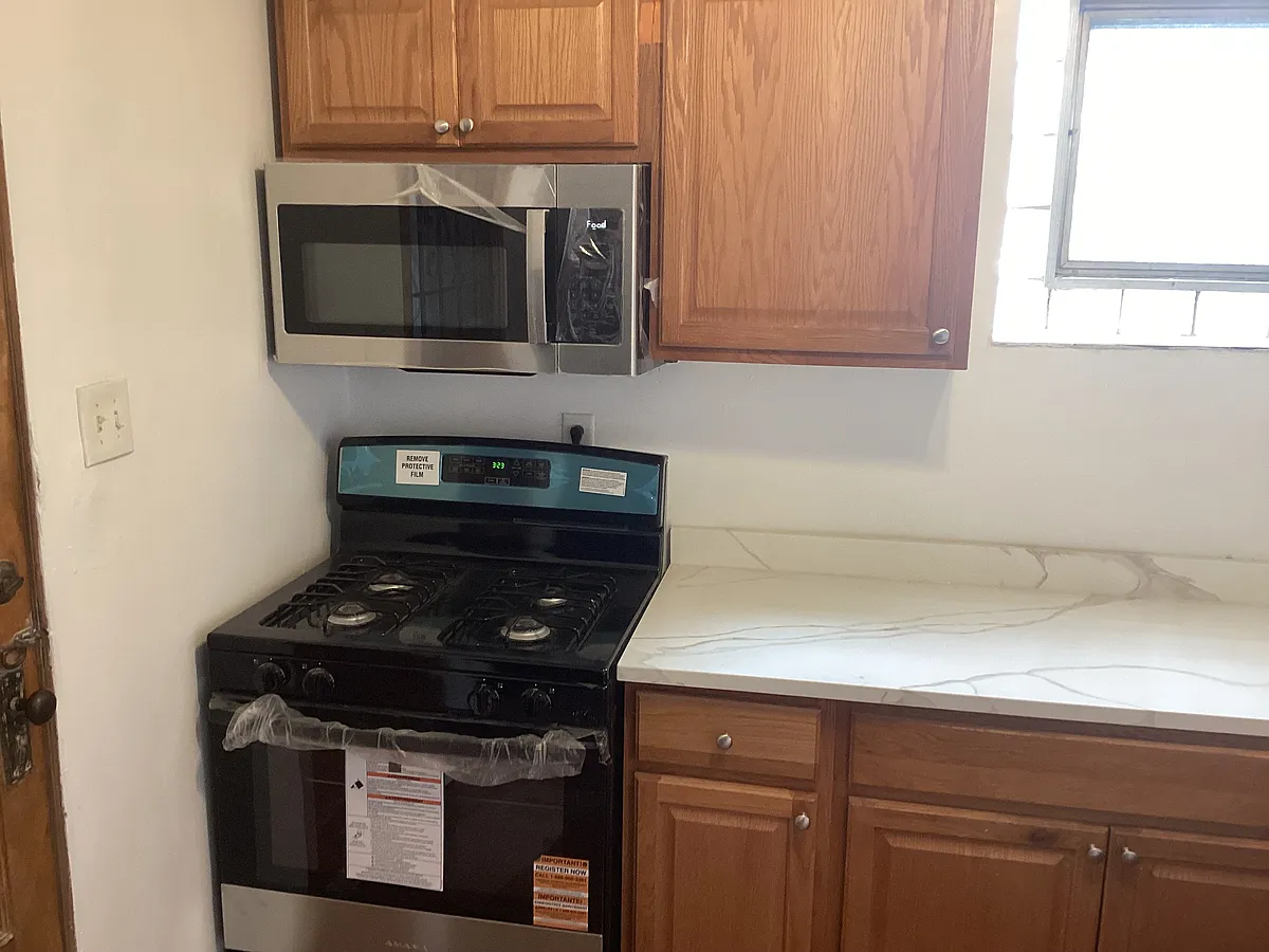Building Photo - 1645 N McVicker Ave #2