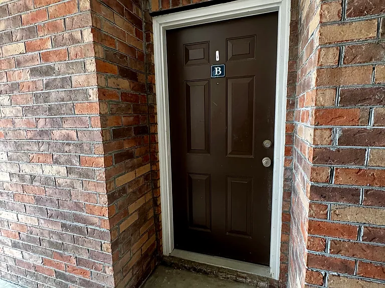 2037 Silvercrest Dr #B — Photo 2