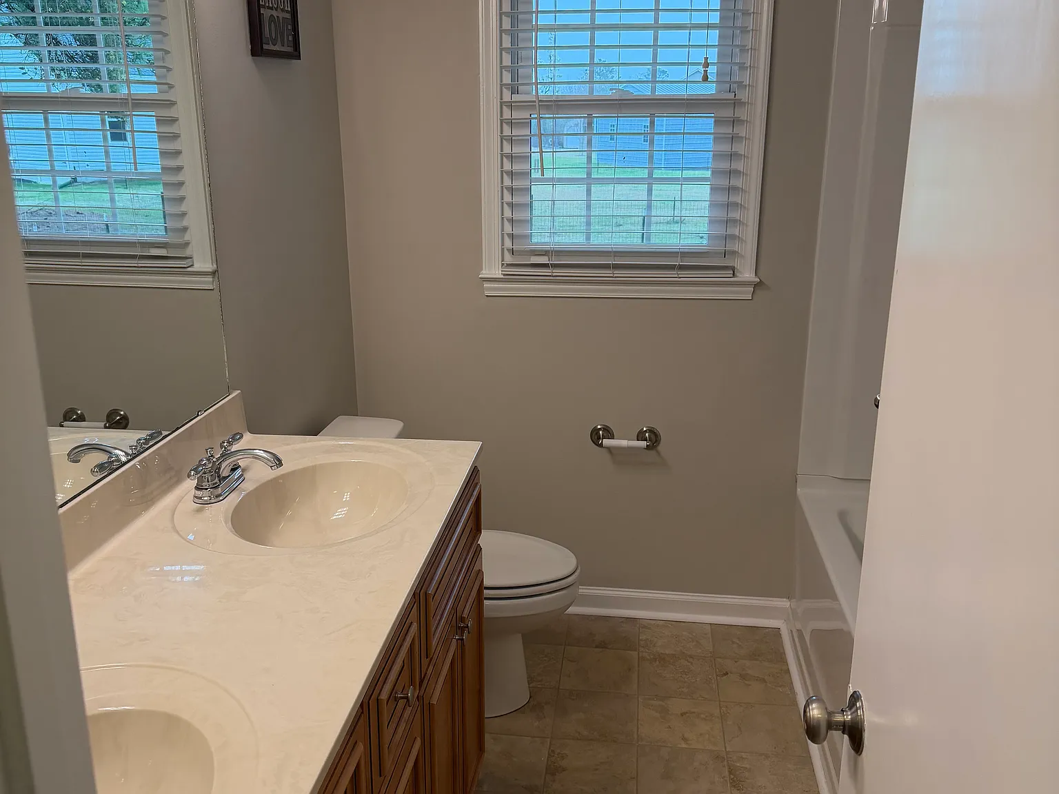 3 bed, 1045 sqft, $1,400 — Photo 1