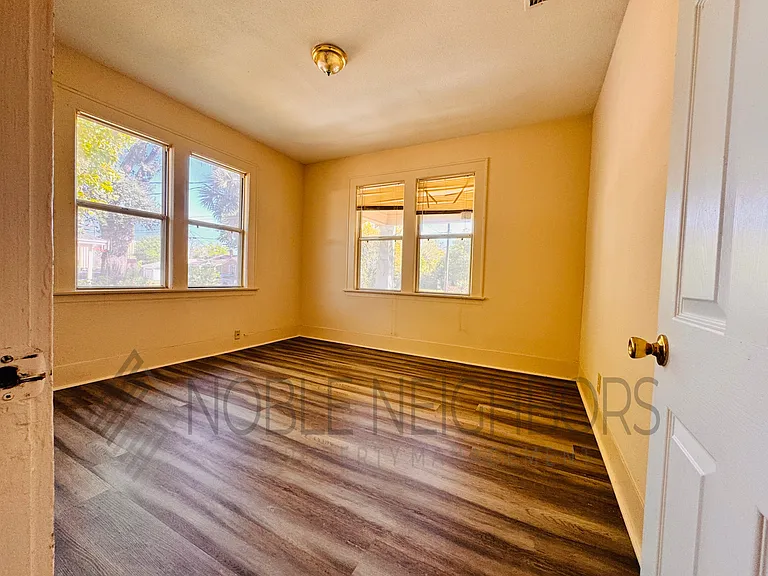 1617 W 14th St Noble Neighbors Property Management