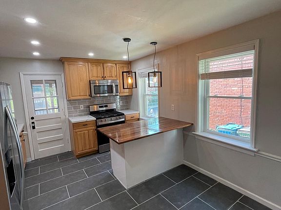 4th image of 1062 E Linden Ave #1F