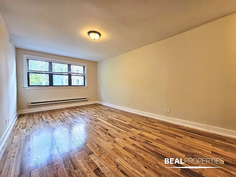 555 W Arlington Pl — Photo 3