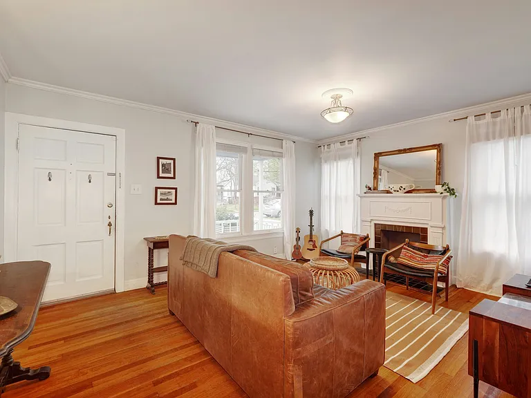 1008 E 43rd St — Photo 11
