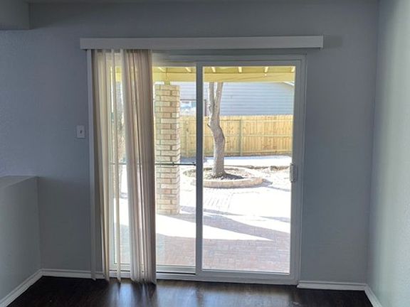 3rd image of 10002 Sungate Park