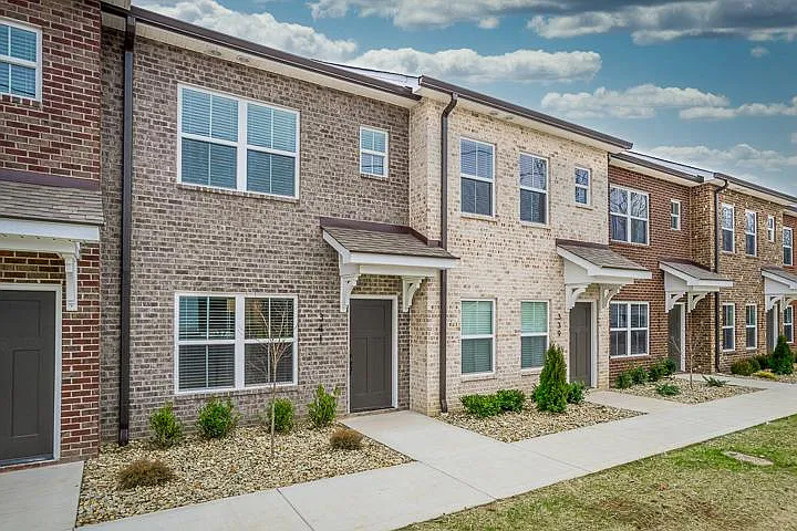 2 bed, 2.5 bath, 1250 sqft, $1,350 — Photo 1