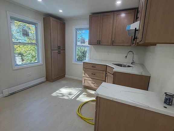 3rd image of 629 Beech St APT 2