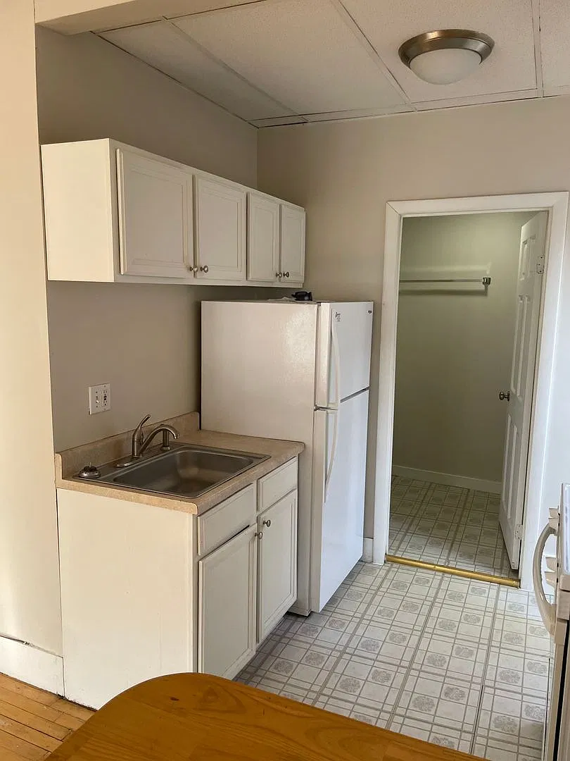 469 Cumberland Ave — Photo 2