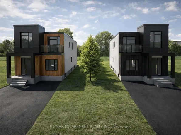1033 Alexandra Ave, Mississauga, ON L5E 1Z9