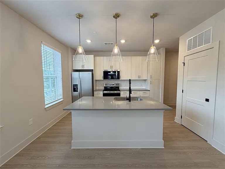 District on the Etowah Apartments — Photo 947