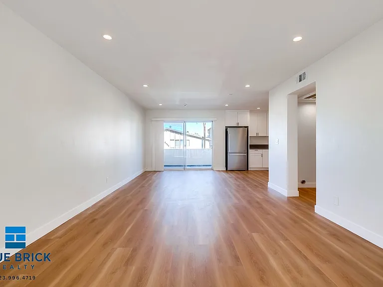 5415 Corteen Pl #22 — Photo 4