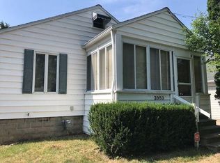 2953 Moss St, Keego Harbor, MI 48320