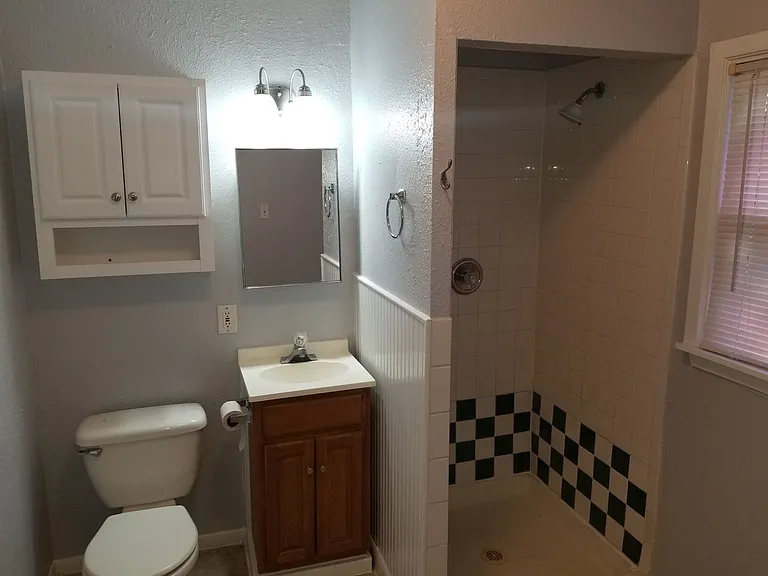 504 Elmhurst Ave — Photo 11