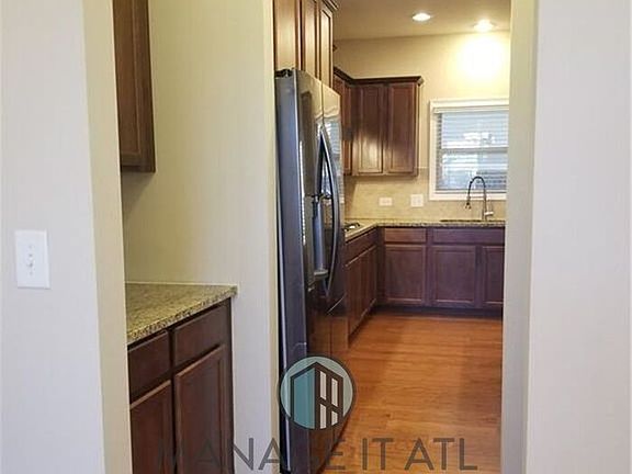 5th image of 3673 Fallen Oak Dr