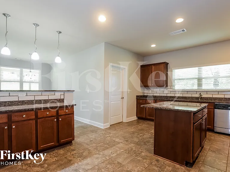 1022 Yorkshire Dr — Photo 5