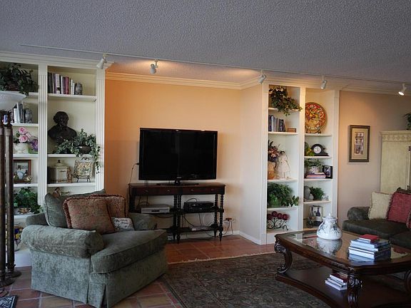 4th image of 100 Lakeshore Dr APT 1551