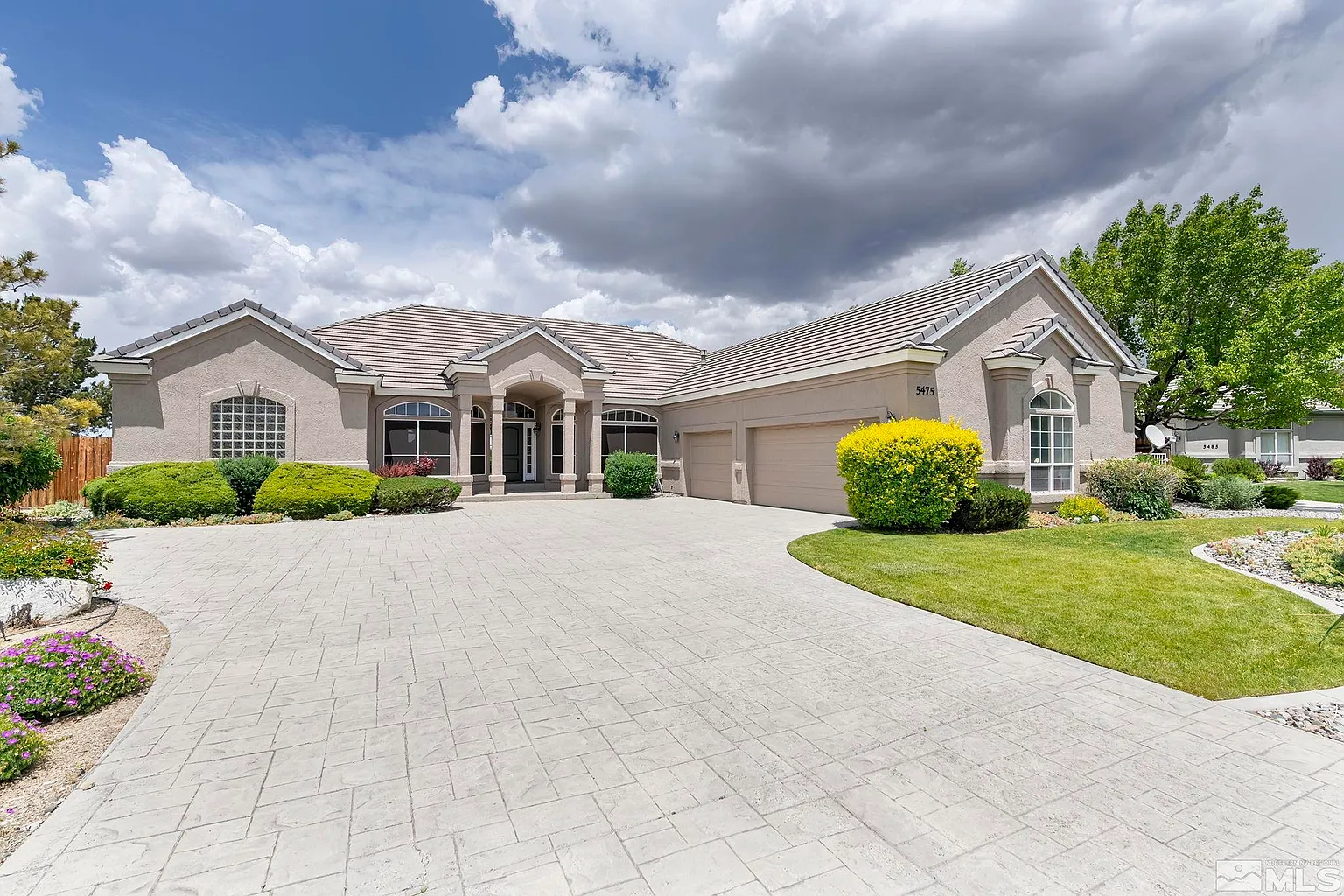 5475 Hidden Green Point photo 1