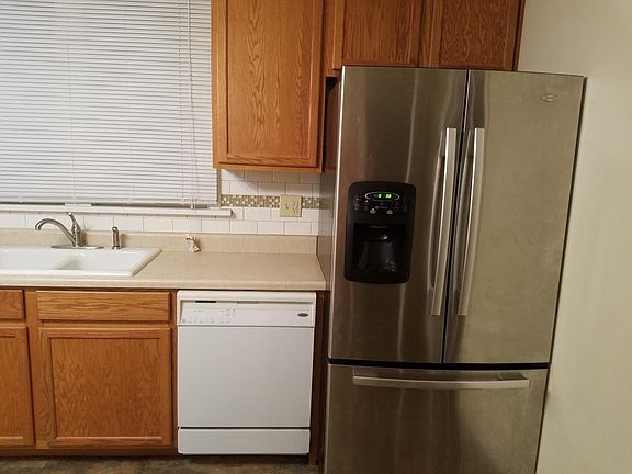4th image of 914 Brinkmann Ave