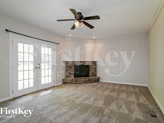 3rd image of 382 Beaver Lake Dr